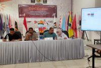 Plh Ketua KPU Tapteng, Mhd. Fadli Wanri Putra Hutagalung saat paparan di Sosialisasi Dana Kampanye. Foto: Istimewa