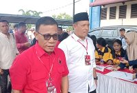 Pasangan calon nomor urut 2, Masinton Pasaribu-Mahmud saat mendatangi KPU Tapteng. Foto: Topikseru.com/ Jasman Julius