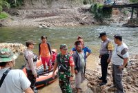 Suasana pencarian korban tenggelam di Aek SIbundong, Tapteng. Foto: Dok Humas Polres Tapteng