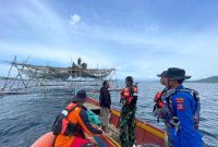 Tim SAR Gabungan saat melakukan pencarian terhadap nelayan yang hilang di perairan Jambe, Tapteng. Foto: Dok Pos SAR Sibolga