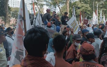 Masyarakat Adat Geruduk DPRD Sumut