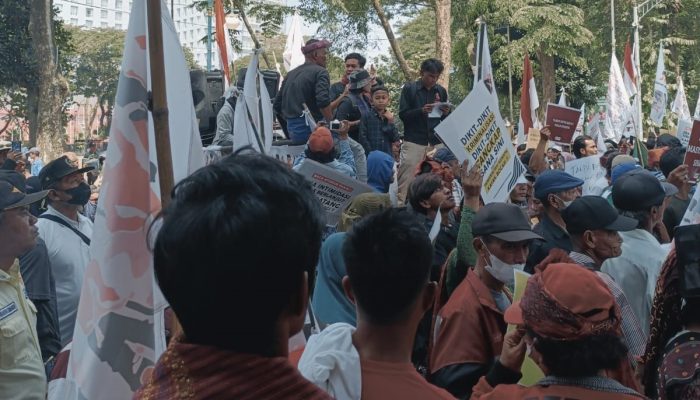 Masyarakat Adat Geruduk DPRD Sumut, Tuntut 3 Ranperda