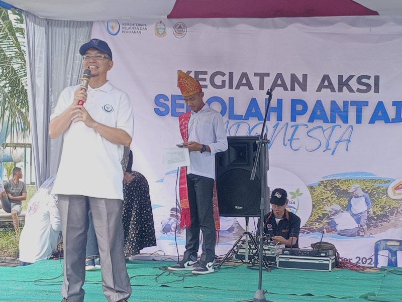 Kepala SMA Negeri 1 Matauli Pandan, Deden Rachmawan. Foto: Topikseru.com/ Jasman Julius