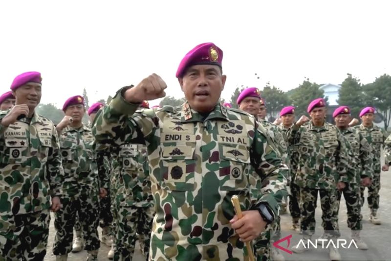 Komandan Korps Marinir (Dankormar) TNI Angkatan Laut Mayjen TNI (Mar) Endi Supardi mengikuti wawancara podcast Naval Untold Story dari Dinas Penerangan TNI Angkatan Laut di Kesatrian Marinir Hartono, Cilandak, Jakarta, Jumat (15/11/2024).