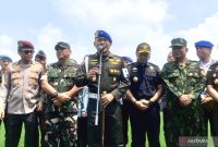 Komandan Pusat Polisi Militer (Danpuspom) TNI Mayjen TNI Yusri Nuryanto (tengah) pada jumpa pers di Lapangan PRIMA, Mabes TNI, Cilangkap, Rabu (13/11/2024). Foto: Antara