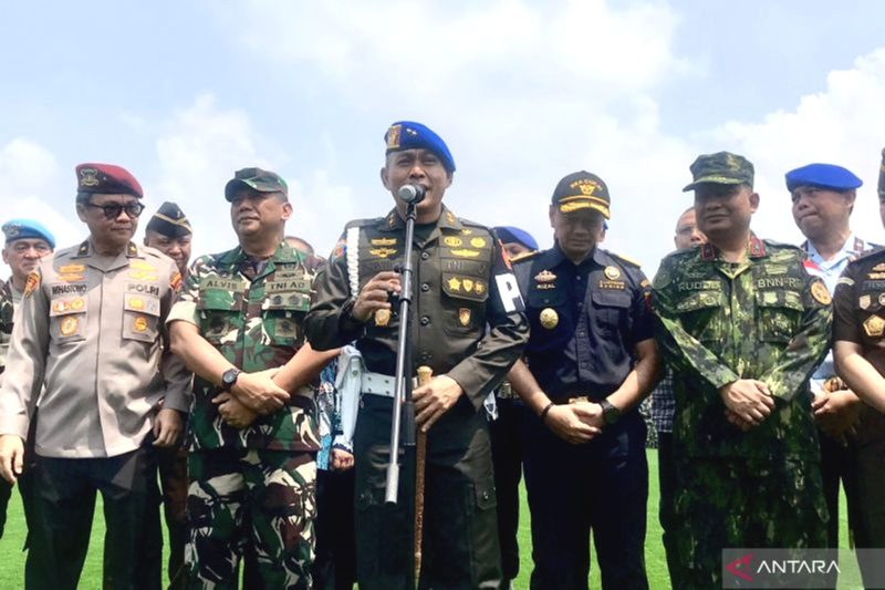 Komandan Pusat Polisi Militer (Danpuspom) TNI Mayjen TNI Yusri Nuryanto (tengah) pada jumpa pers di Lapangan PRIMA, Mabes TNI, Cilangkap, Rabu (13/11/2024). Foto: Antara