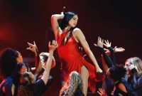 Dua Lipa mendadak batal menggelar konser di Jakarta. Foto: Getty Images