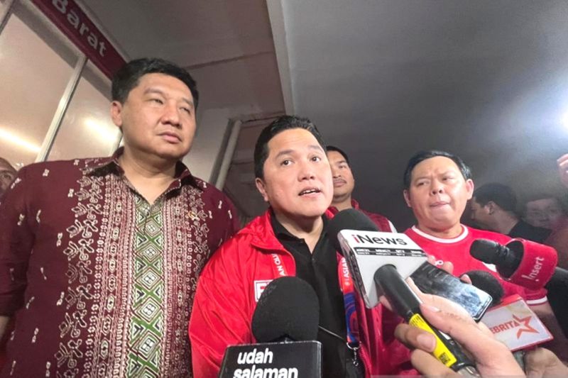 Ketua Umum PSSI, Erick Thohir (tengah). Foto: Antara/FATHUR ROCHMAN)