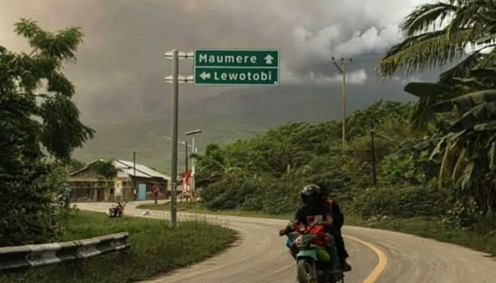 Gunung Lewotobi Laki-Laki di NTT Meletus, 6 Orang Tewas