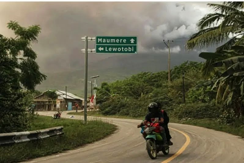 Gunung Lewotobi Laki-Laki. Foto: ANTARA FOTO/Mega Tokan)