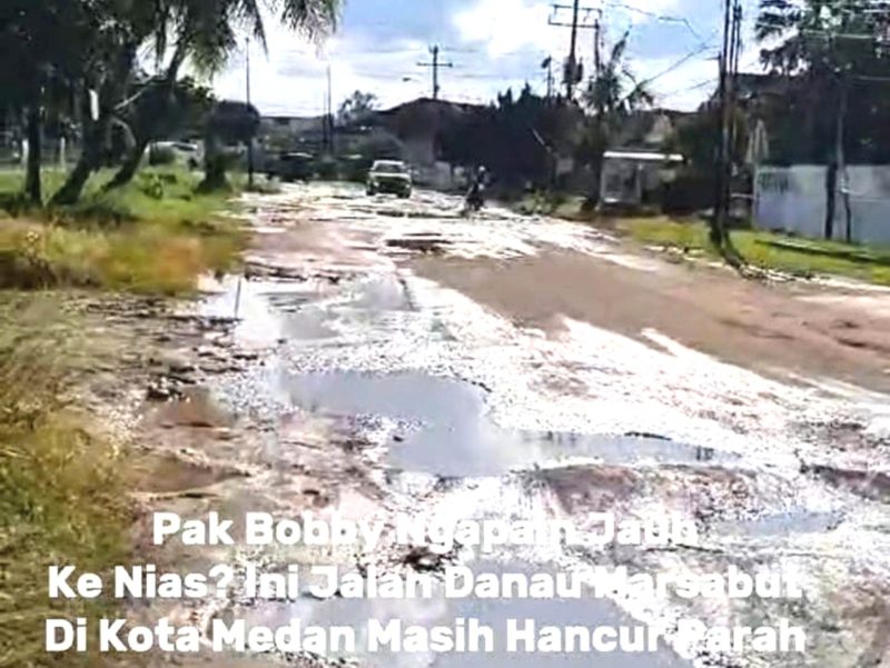 Warga keluhkan kondisi Jalan Marsabut dan menagih janji Bobby Nasution saat kampanye. Foto: tangkapan layar