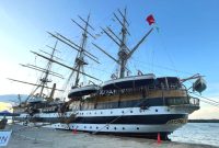 Kapal Amerigo Vespucci yang merupakan milik angkatan laut Italia bersandar Pelabuhan Belawan, Medan, Sumatera Utara. Foto: Antara/HO-Pelindo Regional 1 Belawan