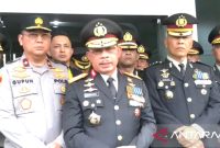 Kapolda Sumatera Barat Irjen Pol. Suharyono saat konferensi pers di Padang, Sumbar, Jumat (22/11). Foto: Antara/Fandi Yogari
