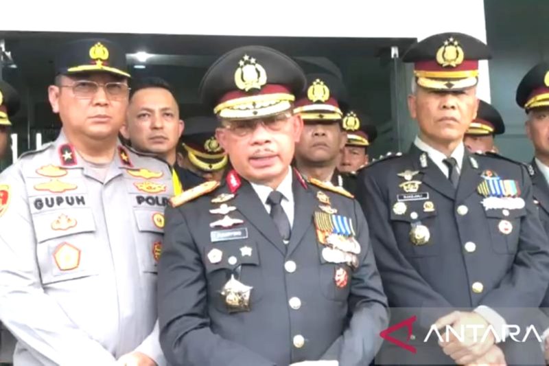 Kapolda Sumatera Barat Irjen Pol. Suharyono saat konferensi pers di Padang, Sumbar, Jumat (22/11). Foto: Antara/Fandi Yogari