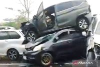 Tangkapan layar - Kecelakaan beruntun di Tol Cipularang Kilometer 92, Kabupaten Purwakarta, Jawa Barat, Senin (11/11/2024).