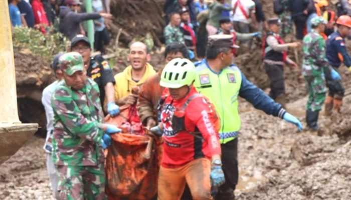 9 Jenazah Korban Longsor Desa Semangat Gunung-Karo Ditemukan