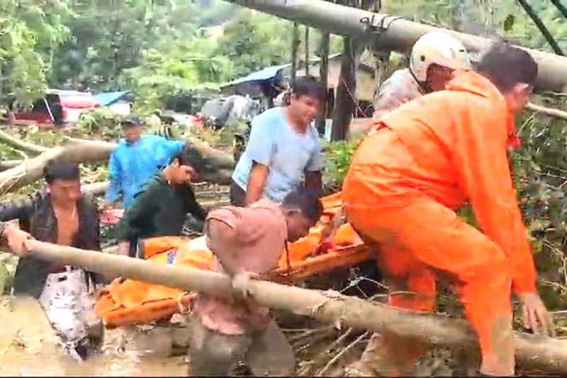 Tim SAR gabungan evakuasi korban longsor di Sembahe, Kecamatan Sibolangit, Deli Serdang. Foto: tangkapan layar