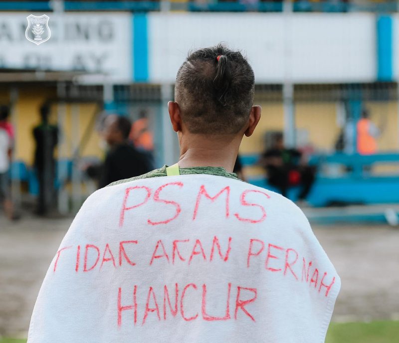 Kain putih bertulis 