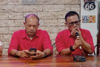 Masinton Pasaribu dan Mahmud Efendi Lubis Paslon Bupati dan Wakil Bupati Tapteng yang mendapatkan kemenangan dari hasil sementara Desk Pilkada.   Foto: Topikseru.com/ Jasman Julius