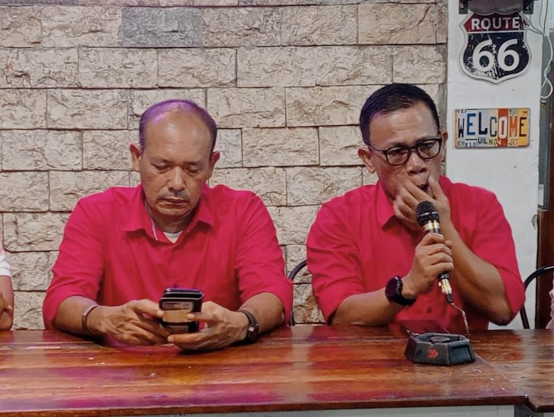 Masinton Pasaribu dan Mahmud Efendi Lubis Paslon Bupati dan Wakil Bupati Tapteng yang mendapatkan kemenangan dari hasil sementara Desk Pilkada.   Foto: Topikseru.com/ Jasman Julius