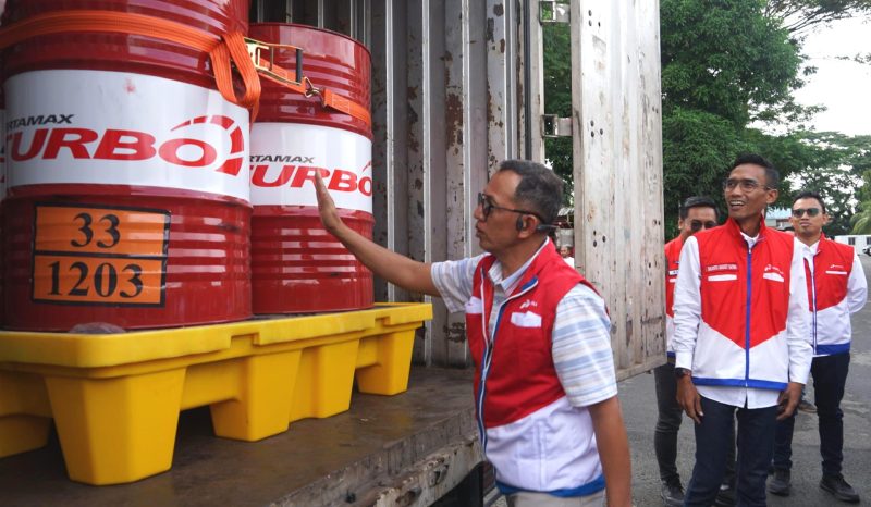 PT Pertamina Patra Niaga Sumbagut menyuplai 25 ribu BBM jenis Pertamax Turbo dan Avgas ke Danau Toba. Foto: Humas Pertamina Patra Niaga Sumbagut