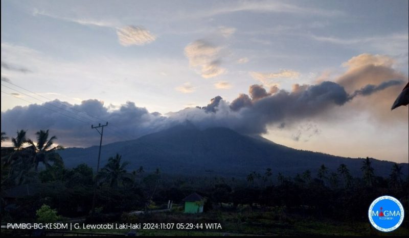 Potret Gunung Lewotobi Laki-Laki yang kembali erupsi di Nusa Tenggara Timur (NTT), pada Kamis, 7 November 2024. (Dok. PVMBG-ESDM RI)