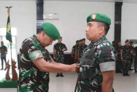 Danrem 023/KS Kolonel Inf Jansen P. Nainggolan dan Kasrem yang baru Letkol Inf Yusuf Saud Tanjung di Aula Makorem Sibolga, Selasa (19/11). Foto: Istimewa