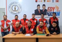 Ketua Tim Hukum paslon Edy Rahmayadi - Hasan Basri, Yance Aswan (tengah) saat menyampaikan konferensi pers, Kamis (14/11). Foto: tangkapan layar video