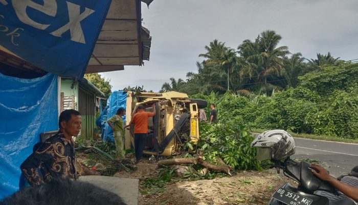 Truk Pengangkut Karyawan PT Horizon Kecelakaan di Badiri