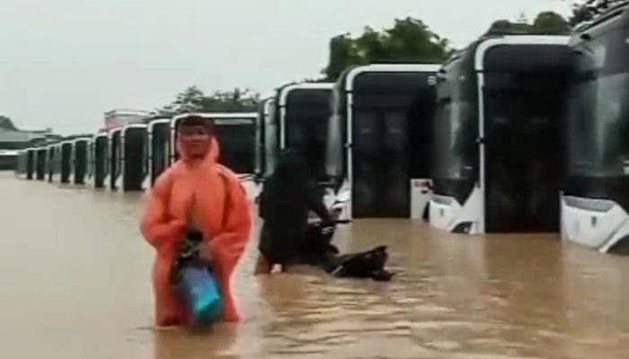 Viral Bus Listrik di Medan Terendam Banjir, Kadishub: Tidak Mogok
