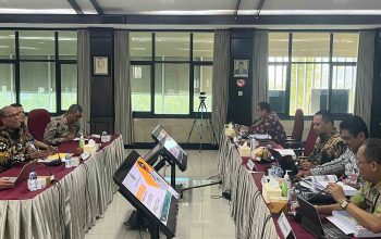 Tim Evaluasi Inspektorat Jenderal Kemendagri saat memberi hasil evaluasi kinerja Pj Bupati triwulan IV di Gedung lantai 8 Kemendagri, Jakarta, Kamis (31/10). Foto: Istimewa.