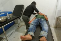 Nodiove saat menjalani perobatan usai mengalami penganiayaan saat pembagian C6. Foto: Istimewa