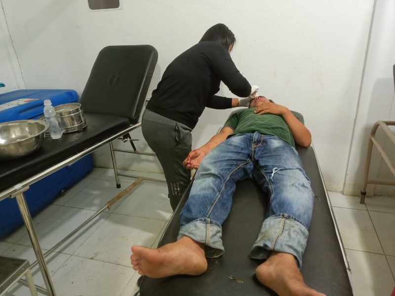 Nodiove saat menjalani perobatan usai mengalami penganiayaan saat pembagian C6. Foto: Istimewa