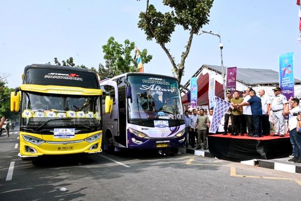 Arsip - Gubernur Sumut Edy Rahmayadi melepas belasan bus mudik gratis. Foto: dok.Diskominfo Sumut