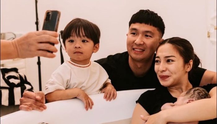 Nikita Willy Melahirkan Anak Kedua di AS dengan Metode Persalinan Water Birth