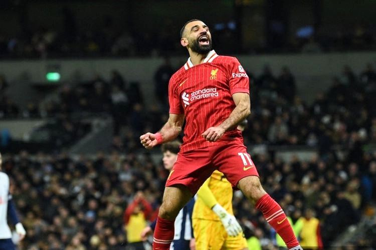 Mohamed Salah menjadi pemuncak klasmen top skor Liga Inggris. Foto: AFP/Glyn KIRK
