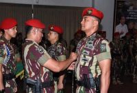 Potret Kolonel Inf Farid Yudho Dwi Leksono dilantik Danjen Kopassus saat itu Mayjen Iwan Setiawan dan resmi naik pangkat menjadi Letkol. Foto: Penkopassus