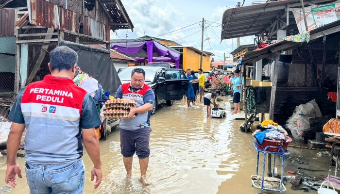 Pertamina Peduli Salurkan Sembako dan Gas untuk 8 Dapur Umum Korban Banjir di Medan