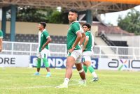 Skuad PSMS Medan menggelar latihan persiapan pada laga menghadapi FC Bekasi City di Stadion Purnawarman pada Sabtu (7/12). Foto: Dok. MO PSMS