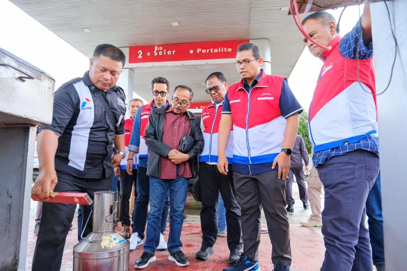 Pengecekan kualitas dan kuantitas BBM di salah satu SPBU di Kabupaten Tapanuli Tengah (Tapteng). Foto: Dok.Pertamina Patra Niaga Sumbagut