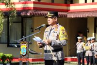 Kapolres Tapteng, AKBP Basa Emden Banjarnahor saat memimpin Apel Gelar Pasukan, Jumat (20/12). Foto: Humas Polres Tapteng