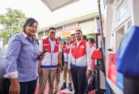 Wakil Menteri ESDM Yuliot Kepala BPH Migas Erika Retnowati, Direktur Manajemen Risiko Subholding Commercial & Trading PT Pertamina Patra Niaga Rahman Pramono Wibowo, meninjau keandalan Satgas Nataru Pertamina di Sumatera Utara. Foto: Dok.Pertamina Patra Niaga Sumbagut 