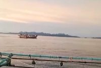 Penampakan pukat trawl yang beroperasi di perairan Sibolga dan Tapteng. Foto: tangkapan layar video