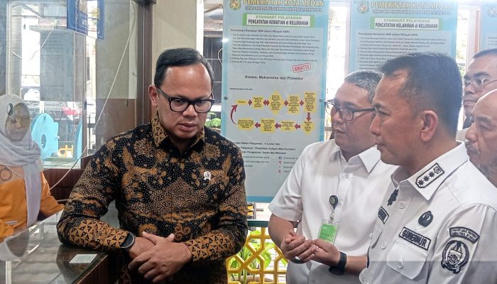 Masyarakat Dipersulit Urus KTP, Wamendagri Bima Arya: Viralkan di Medsos