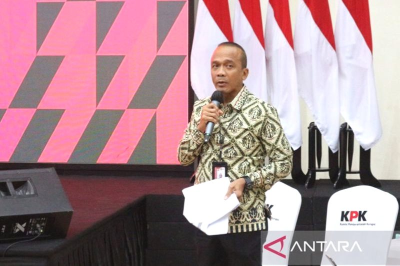 Deputi Bidang Penindakan dan Eksekusi KPK Rudi Setiawan memberikan keterangan di Gedung Merah Putih KPK, Jakarta, Selasa (17/12/2024). Foto: Antara/Fianda Sjofjan Rassat