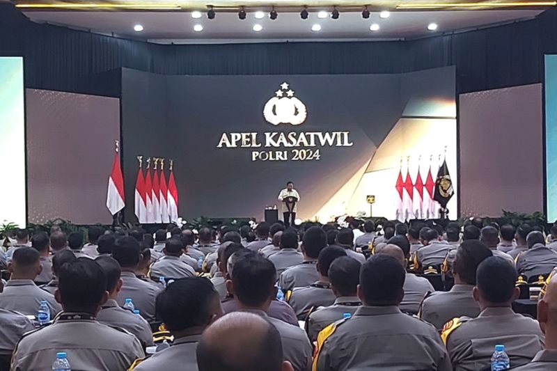 Presiden RI Prabowo Subianto saat berpidato dalam agenda Apel Kasatwil Polri 2024 di Akademi Kepolisian (Akpol) Semarang, Jawa Tengah, Rabu (11/12/2024). Foto: Anatar/Andi Firdaus