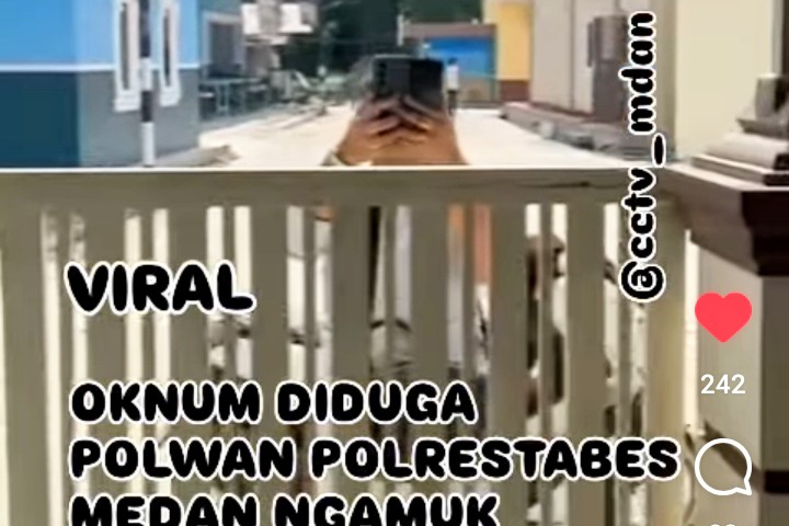 Viral video oknum polwan Polrestabes Medan mengamuk di rumah warga di Kota Tebing Tinggi. Foto: tangkapan layar