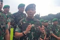 Sesmenko Polhukam RI Letjen TNI Mochammad Hasan saat menjelaskan perkembangan pemeriksaan prajurit Yon Armed dalam kasus penyerangan di Sibiru-biru.Foto: tangkapan layar