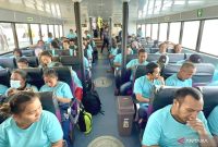 WNI yang telah menyelesaikan proses hukum di Malaysia berada di kapal cepat mengikuti pemulangan melalui Pelabuhan Stulang Laut Malaysia di Johor Bahru, Malaysia, Kamis (14/11/2024). Foto: Antara