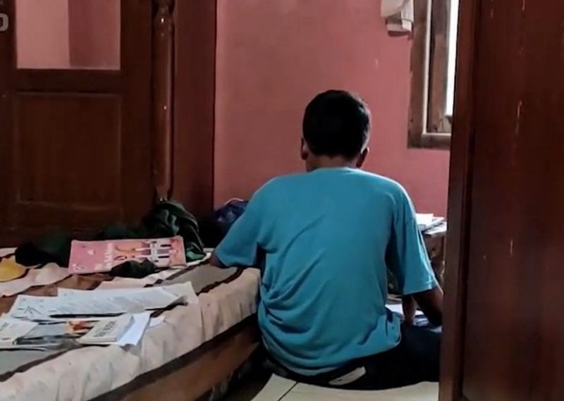 Bocah 12 tahun dituduh mencuri celana dalam, dianiaya warga kukunya dicabut pakai tang. Foto: iNews